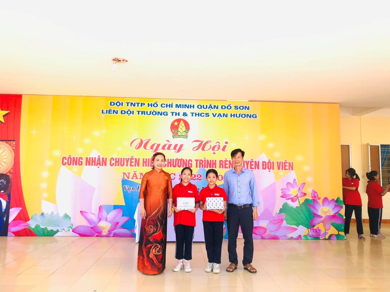 Liên đội trường Tiểu học và THCS Vạn Hương tổ chức chuyên đề cấp thành phố: Ngày hội công nhận chương trình Rèn luyện đội viên năm học 2022-2023