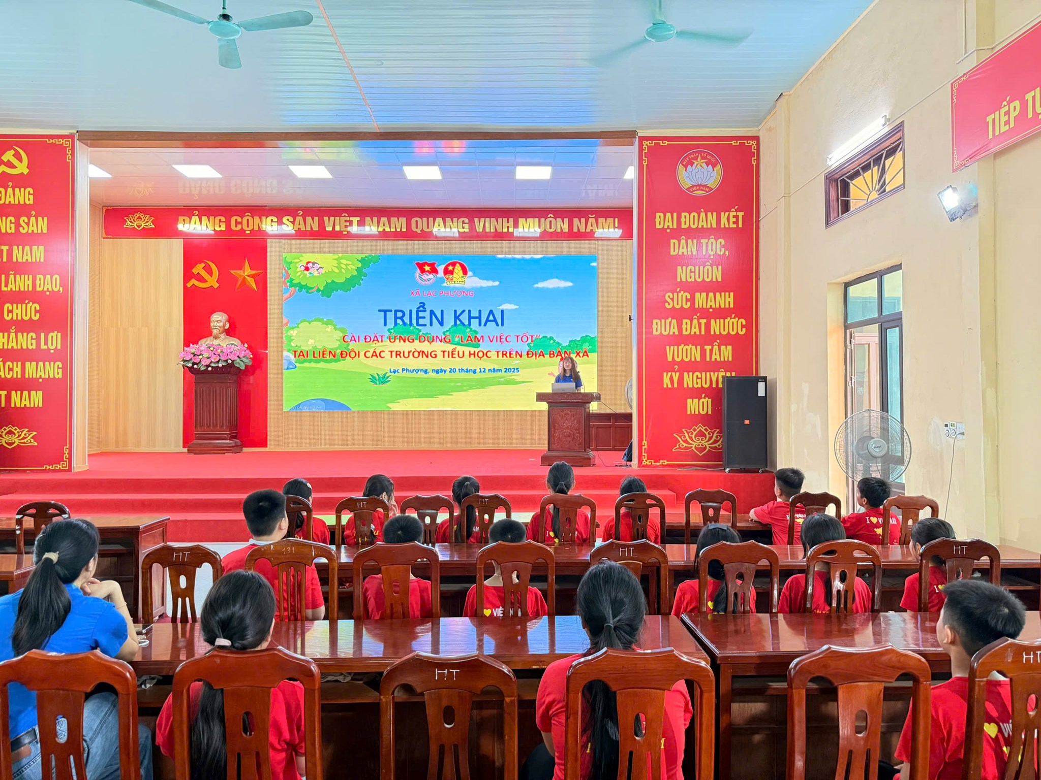 HỘI ĐỒNG ĐỘI XÃ  LẠC PHƯỢNG TRIỂN KHAI TUYÊN TRUYỀN CÀI ĐẶT ỨNG DỤNG “LÀM VIỆC TỐT” TẠI LIÊN ĐỘI TRƯỜNG TIỂU HỌC