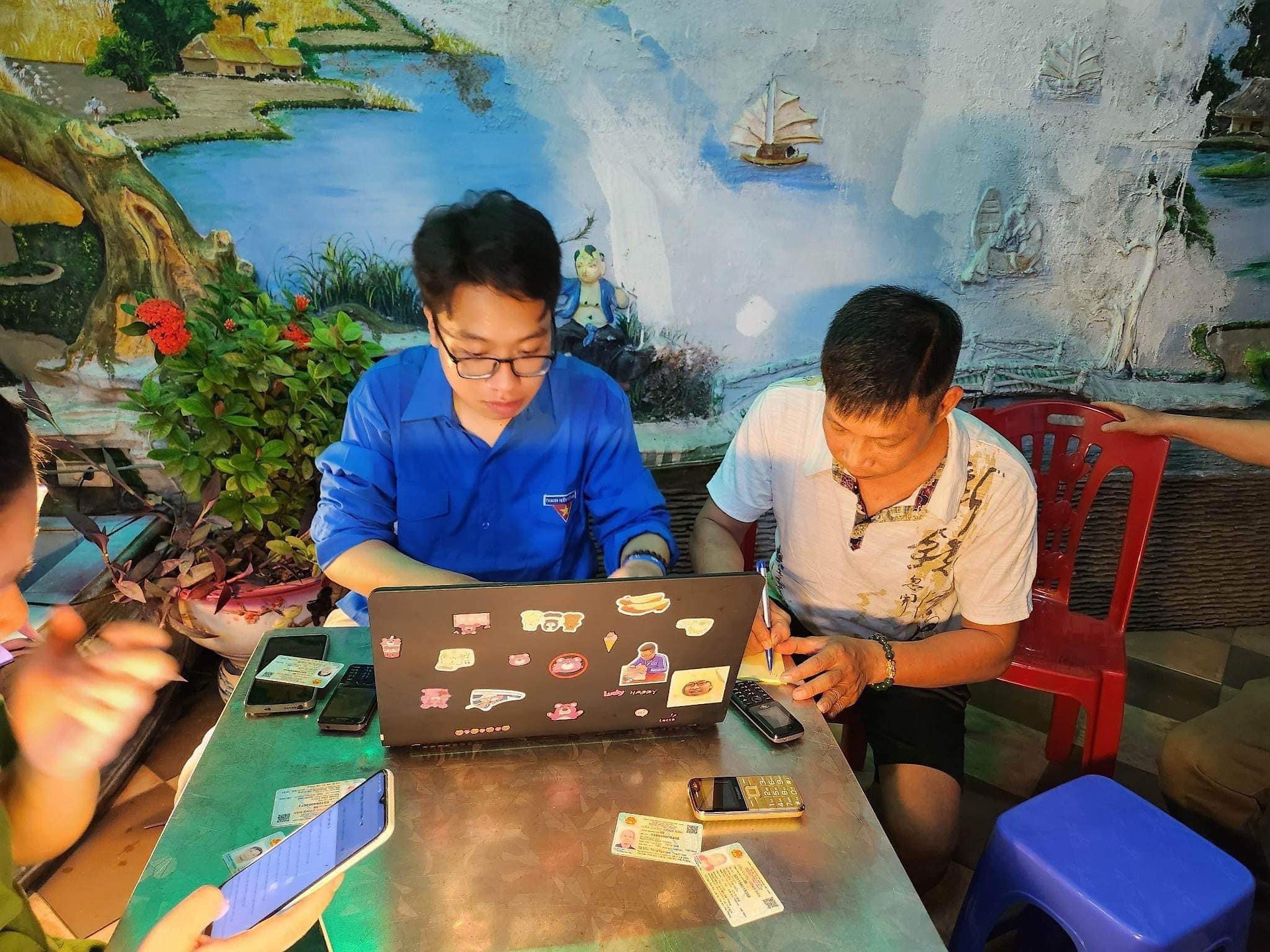 HỖ TRỢ CÀI ĐẶT ĐỊNH DANH ĐIỆN TỬ VNEID - ĐI TỪNG NGÕ GÕ CỬA TỪNG NHÀ