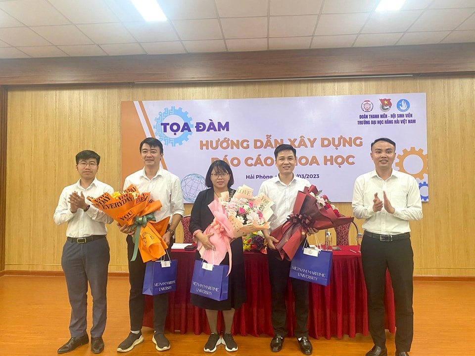 Tọa đàm "Hướng dẫn xây dựng báo cáo Khoa học"