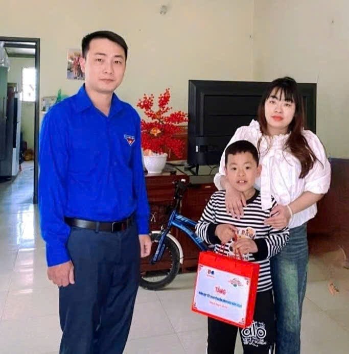 ĐƯỜNG AN: TỔ CHỨC THĂM, TẶNG QUÀ CHO CÁC THANH NIÊN CÔNG NHÂN CÓ HOÀN CẢNH KHÓ KHĂN NĂM 2026