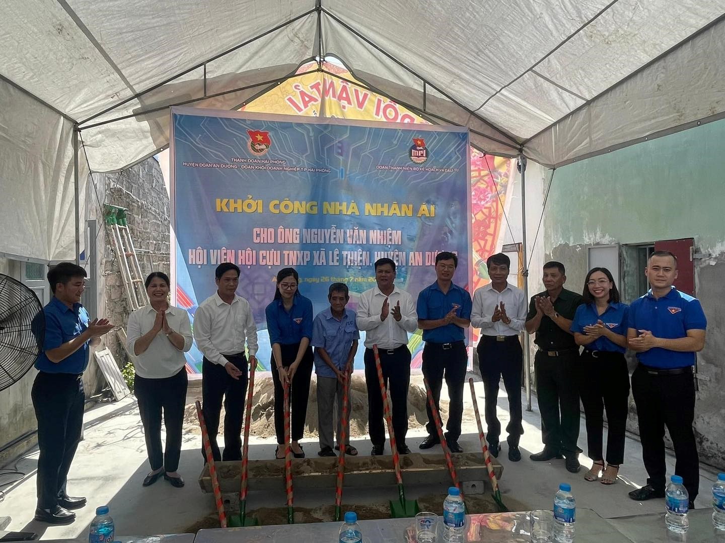 Phối hợp hỗ trợ kinh phí mới nhà nhân ái cho gia đình ông Nguyễn Văn Nhiệm - cựu TNXP