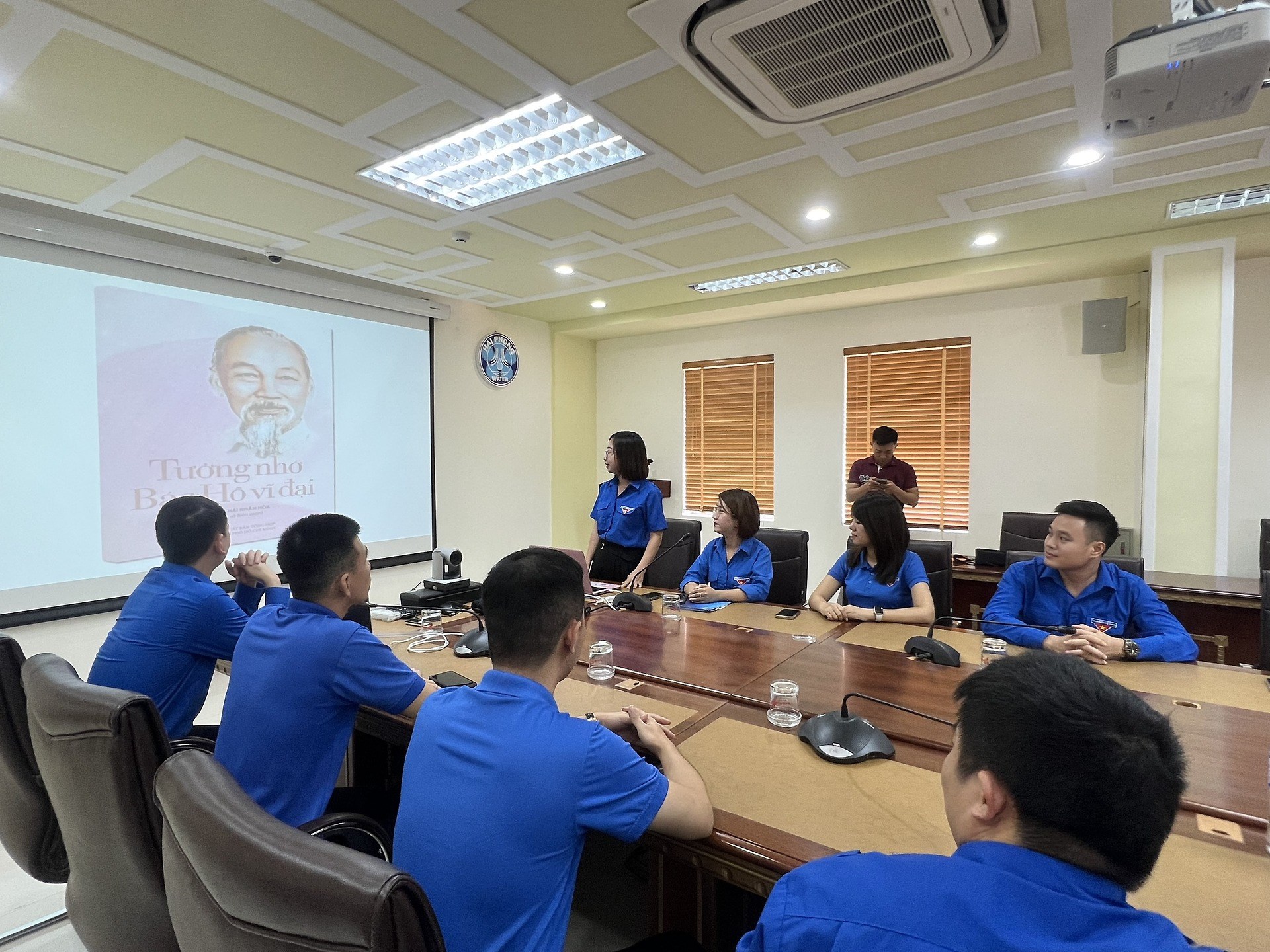 Đoàn Khối Doanh nghiệp chỉ đạo làm điểm tổ chức cho đoàn viên thanh niên sinh hoạt, thảo luận về các cuốn sách viết về Bác Hồ