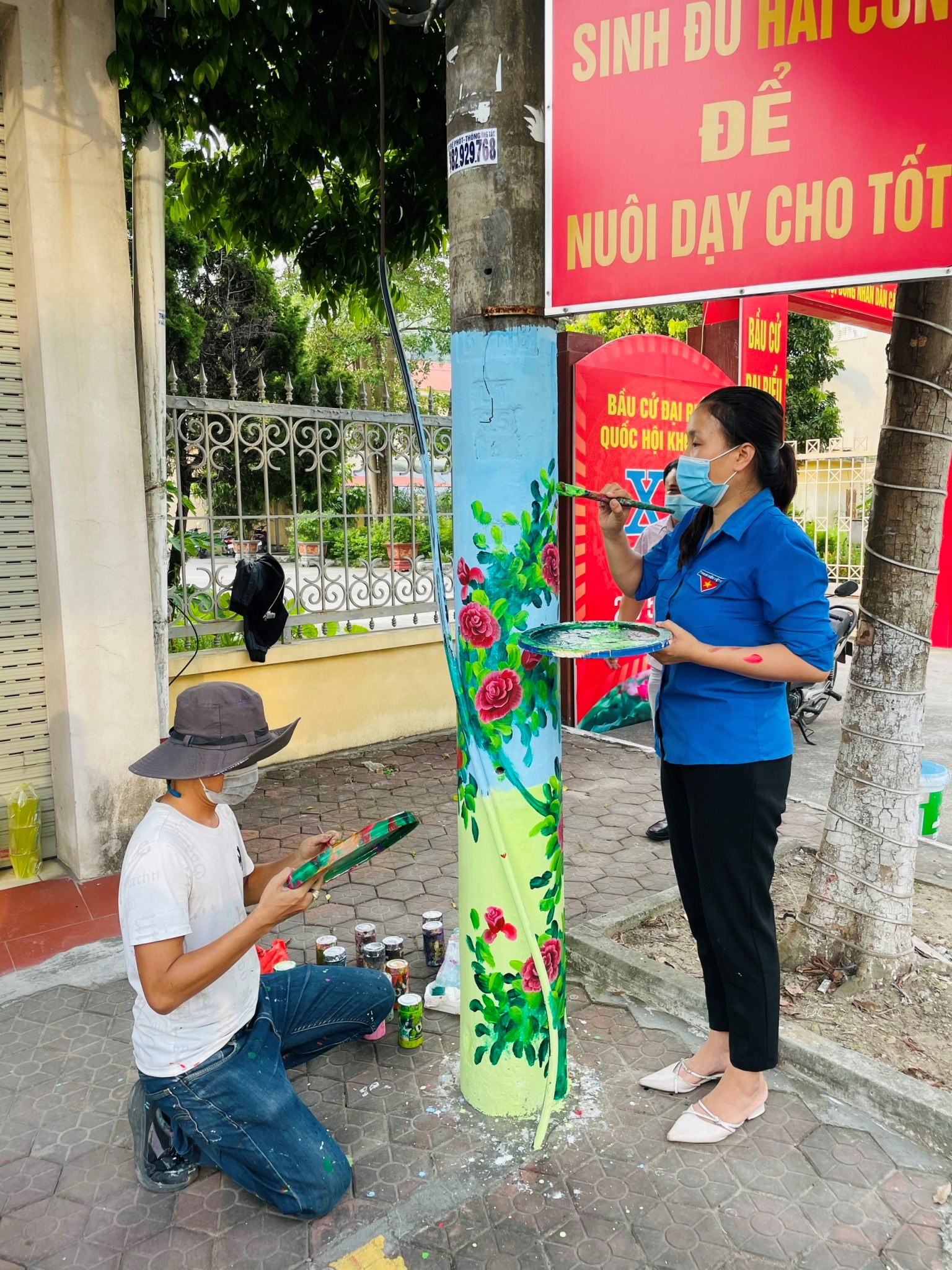 Công trình thanh niên "Cột điện sắc màu"