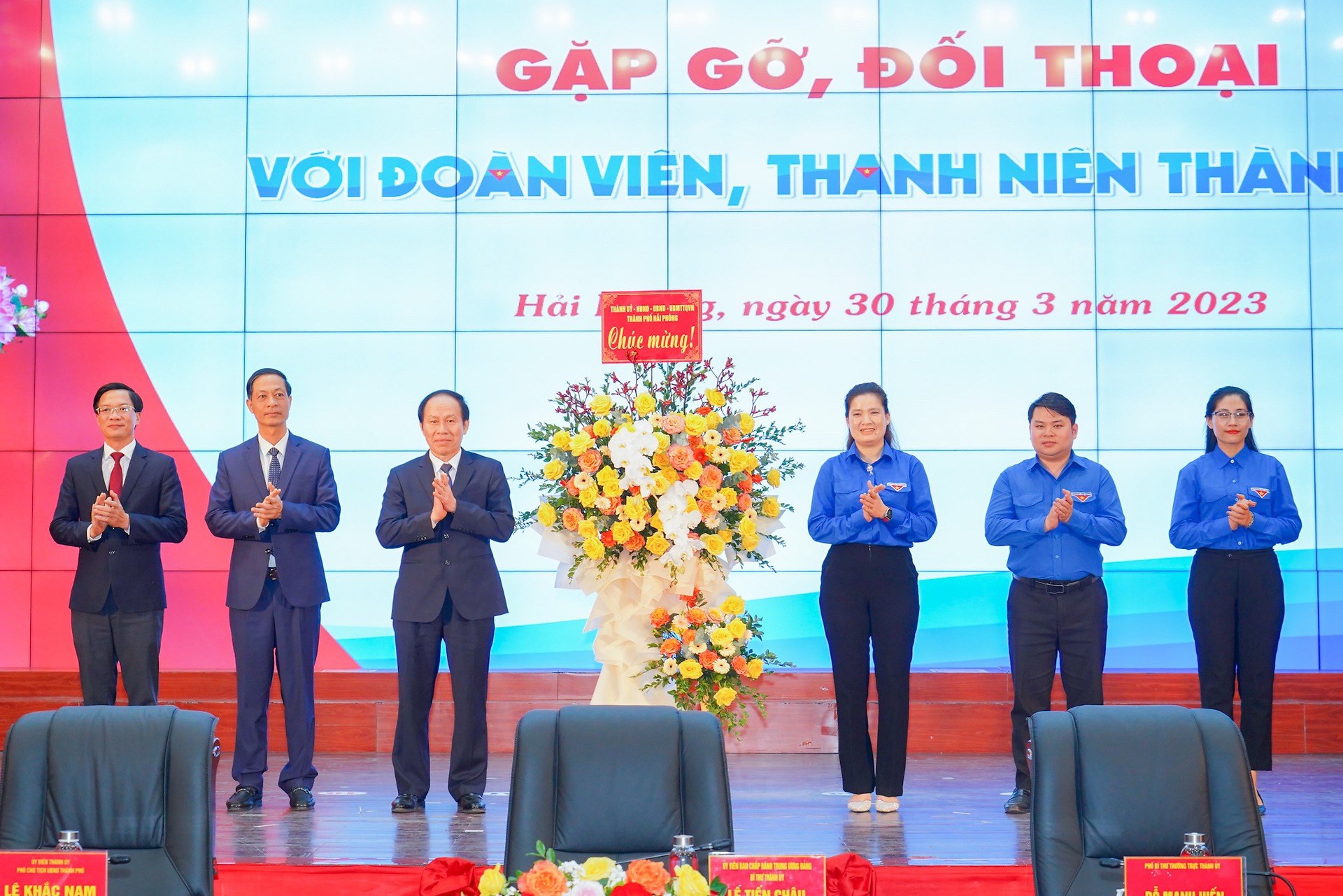 Thường trực Thành ủy gặp gỡ, đối thoại với đoàn viên, thanh niên thành phố 2023