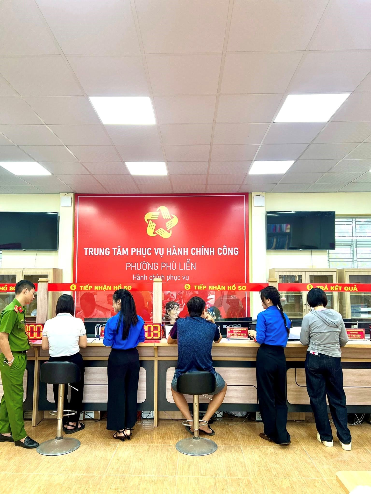 Duy trì đội hình thanh niên tình nguyện hỗ trợ Trung tâm Phục vụ Hành chính công