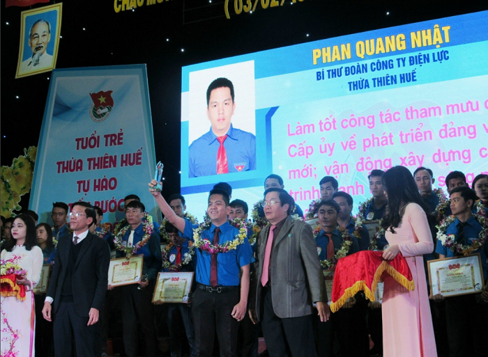 Tấm gương trong việc học tập và làm theo tư tưởng, đạo đức, phong cách Hồ Chí Minh
