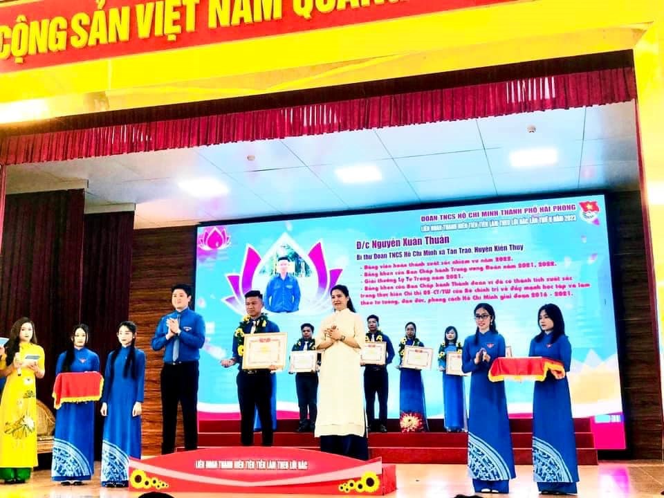 Tấm gương Bí thư Đoàn tiêu biểu về học tập và làm theo tư tưởng, đạo đức, phong cách Hồ Chí Minh