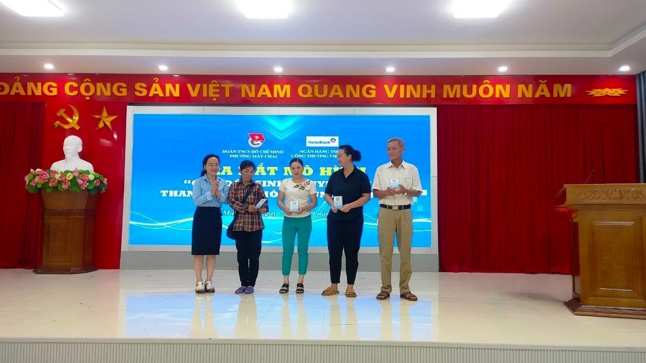 ĐOÀN PHƯỜNG MÁY CHAI RA MẮT MÔ HÌNH "CHỢ DÂN SINH CHUYỂN ĐỔI SỐ - THANH TOÁN KHÔNG DÙNG TIỀN MẶT"
