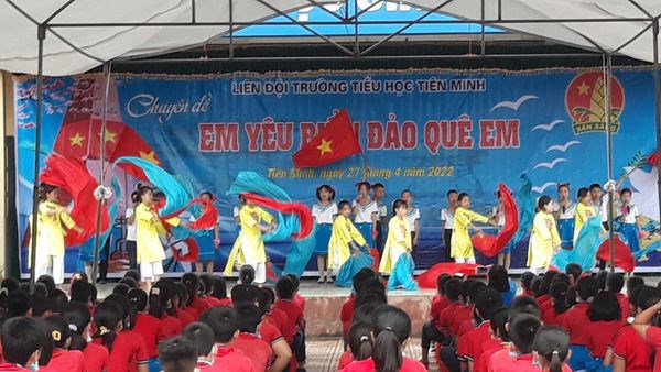 Tổ chức học tập Chuyên đề "Em yêu biển đảo quê em"