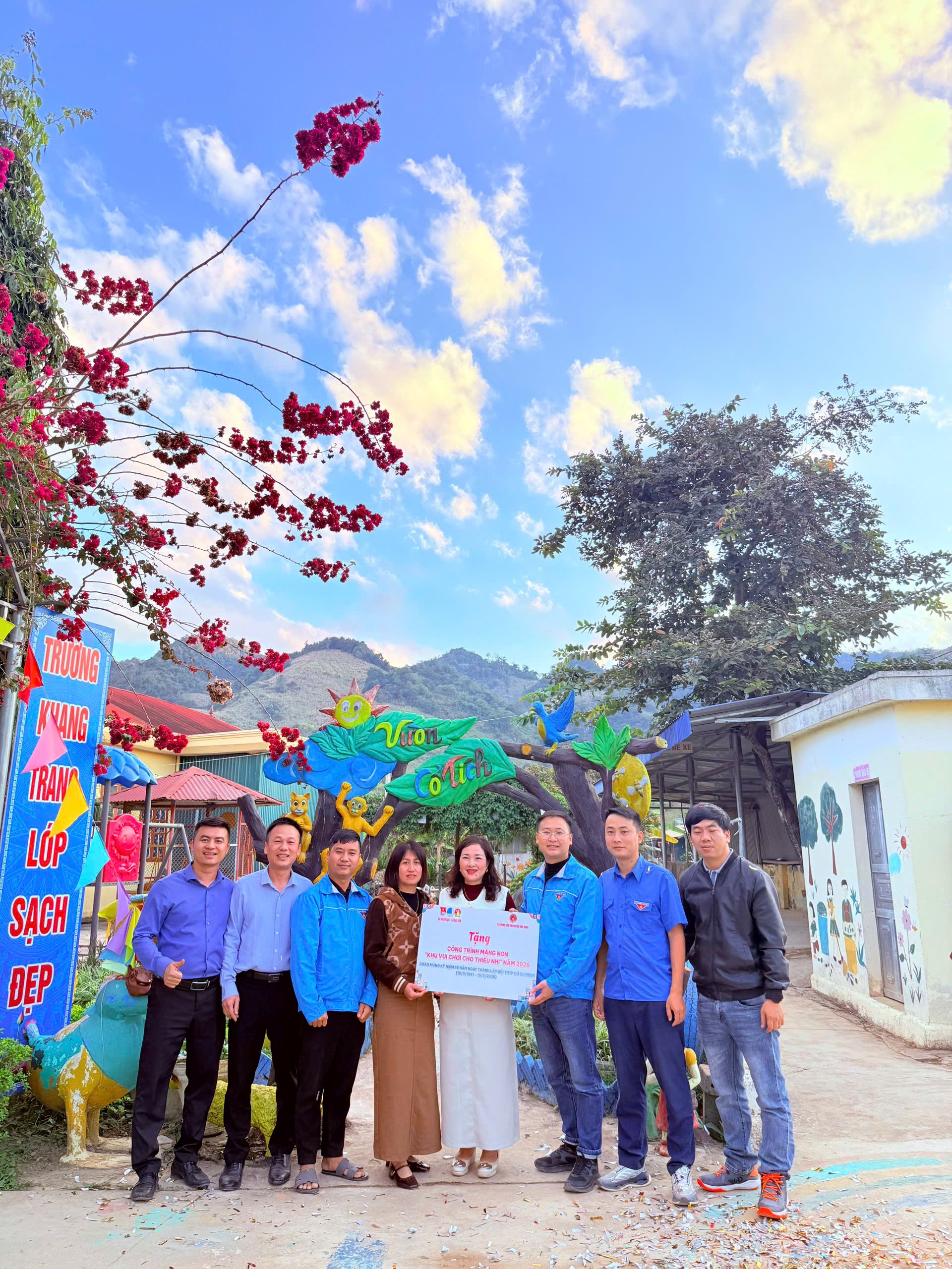 ĐẠI SƠN: PHỐI HỢP TRẠO TẶNG CÔNG TRÌNH THANH NIÊN “THẮP SÁNG ĐƯỜNG QUÊ” CHÀO MỪNG ĐẠI HỘI HỘI LIÊN HIỆP THANH NIÊN VIỆT NAM CÁC CẤP, NHIỆM KỲ 2026 - 2029