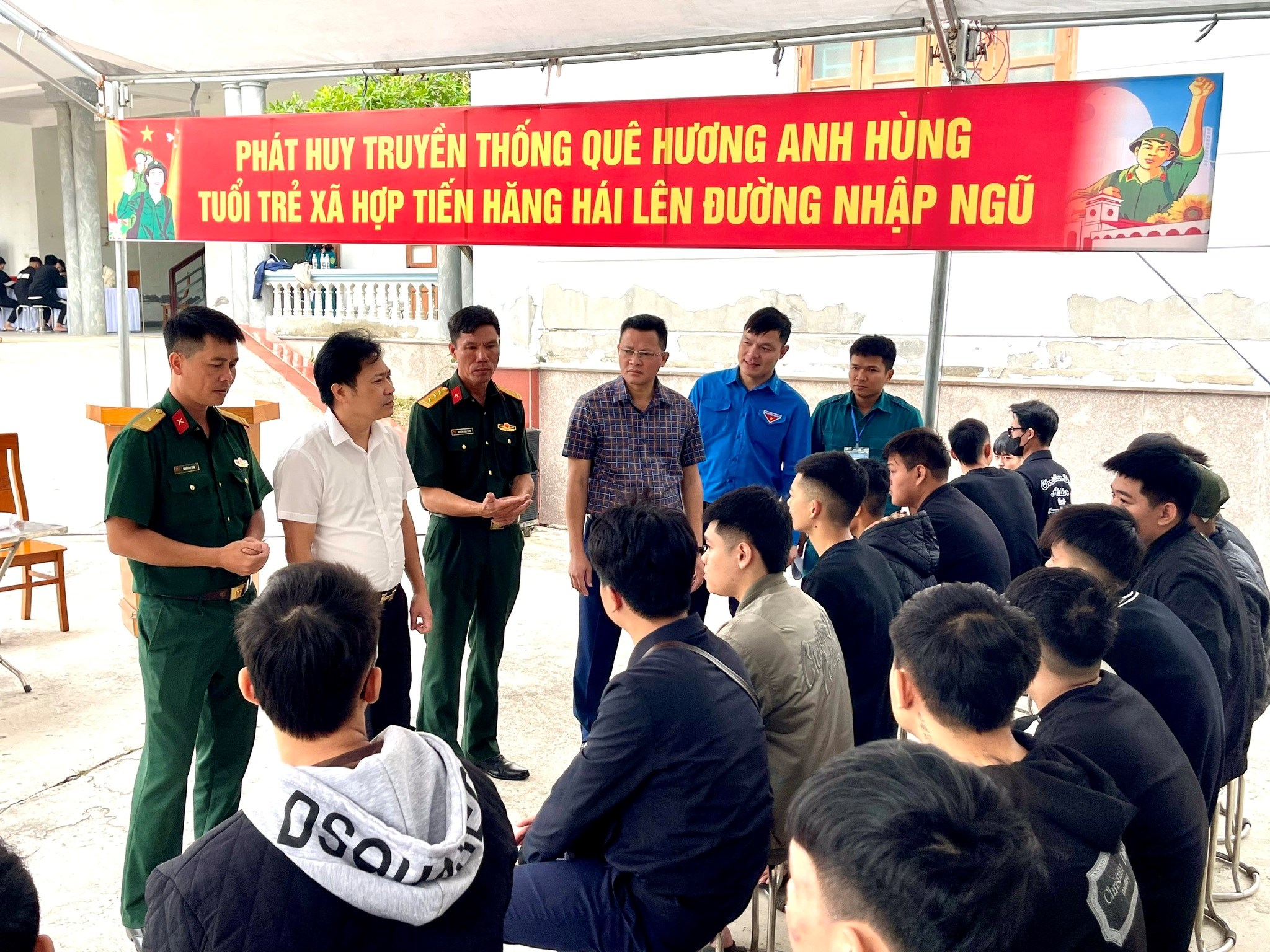 HƠP TIẾN_ Thanh niên hăng hái tham gia khám sơ tuyển nghĩa vụ quân sự năm 2026