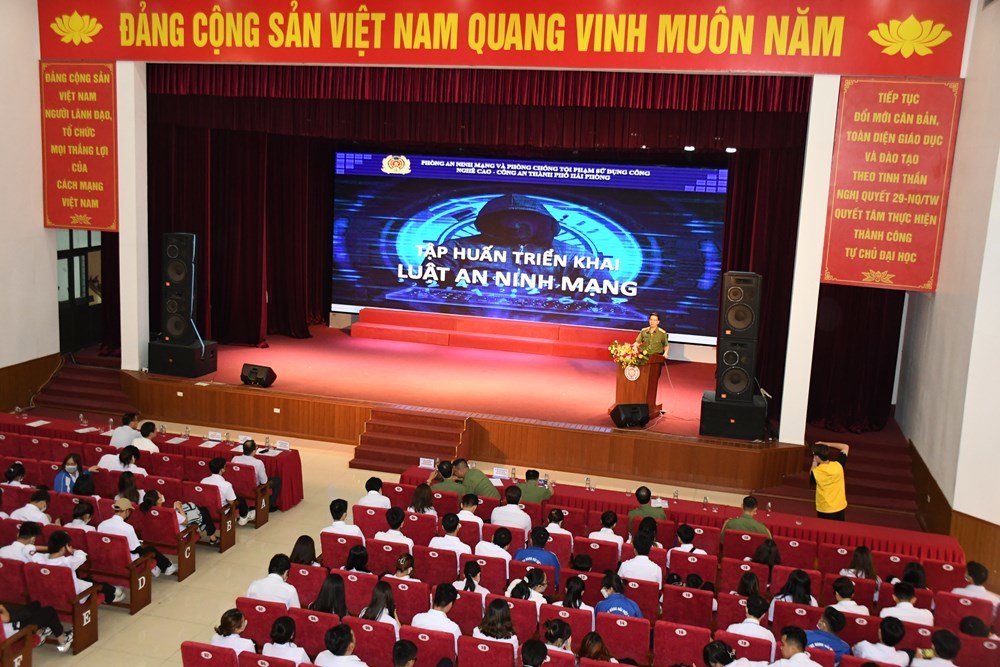 Trung Tá Nguyễn Đăng Trung – Phó Trưởng phòng an ninh mạng và phòng chống tội phạm sử dụng công nghệ cao tuyên truyền về Luật An ninh Mạng