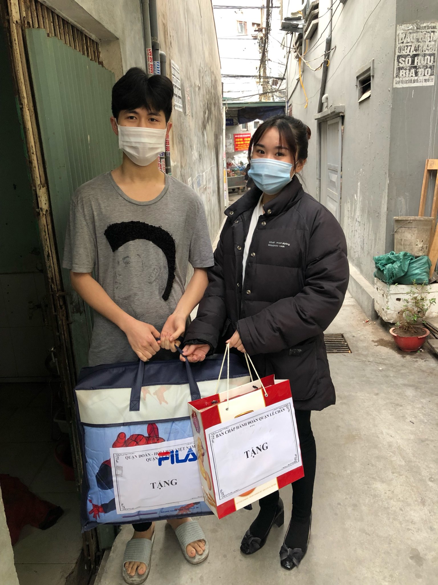 14. Đoàn phường Trần Nguyên Hãn tặng quà dịp Tết Nguyên đán